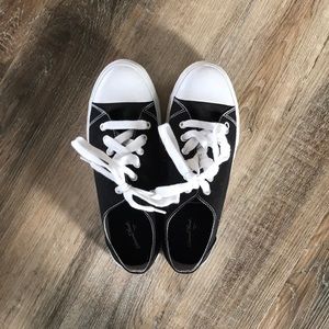 Universal Thread low canvas